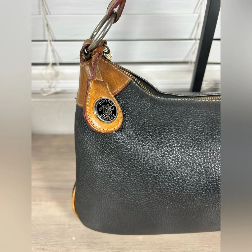 Vintage Dooney & Bourke Black Pebbled All Weather Leather Hobo Shoulder Handbag - Picture 3 of 14